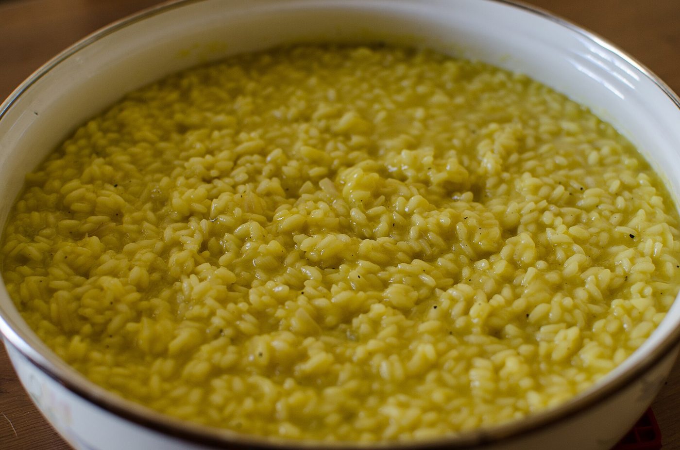 Risotto giallo appena mantecato in padella